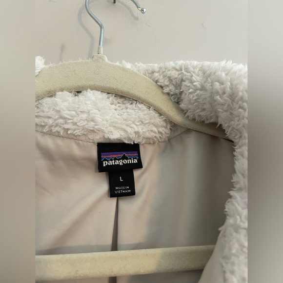 Patagonia White Sherpa Vest - Picture 3 of 5